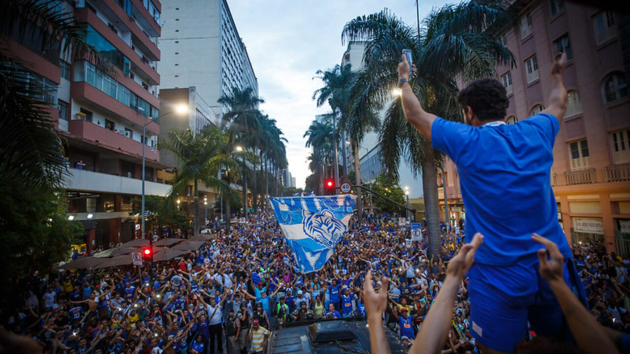 Fábio, gigante interminável no gol, para alegria e tristeza do Cruzeiro