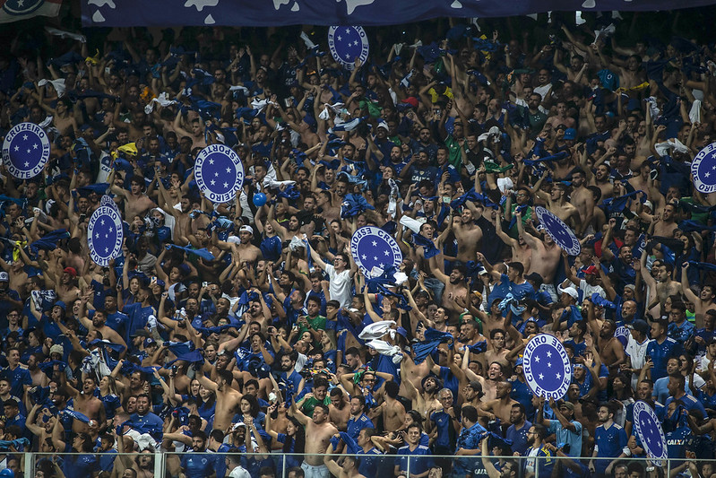 Vexame: Cruzeiro toma gol nos últimos minutos e jogo vira batalha campal