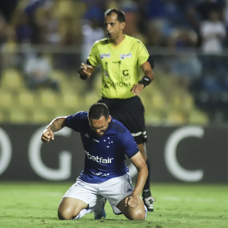 Fico de Pepê significa muito mais que uma política de futebol; jogador é  esperança de dias melhores para o Grêmio