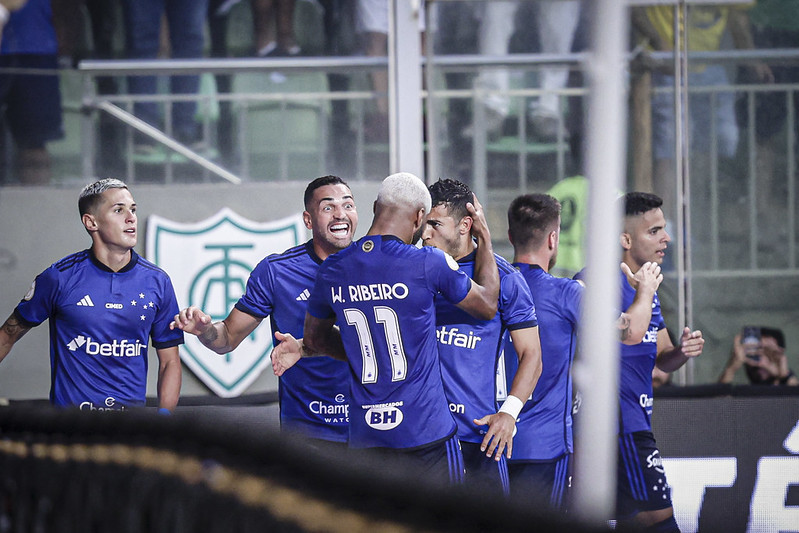 Alerta ligado! Há sete jogos sem vencer, Cruzeiro se aproxima da zona de  rebaixamento